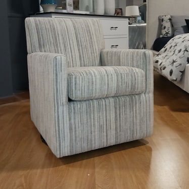 Pia Swivel Chair