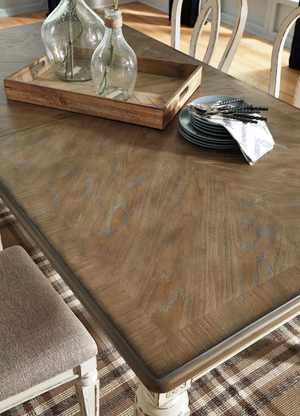 Realyn 5 Piece Dining Room Set