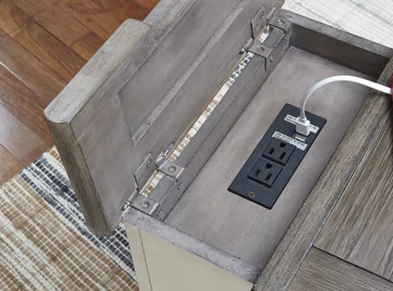 Bolanburg Chairside Table