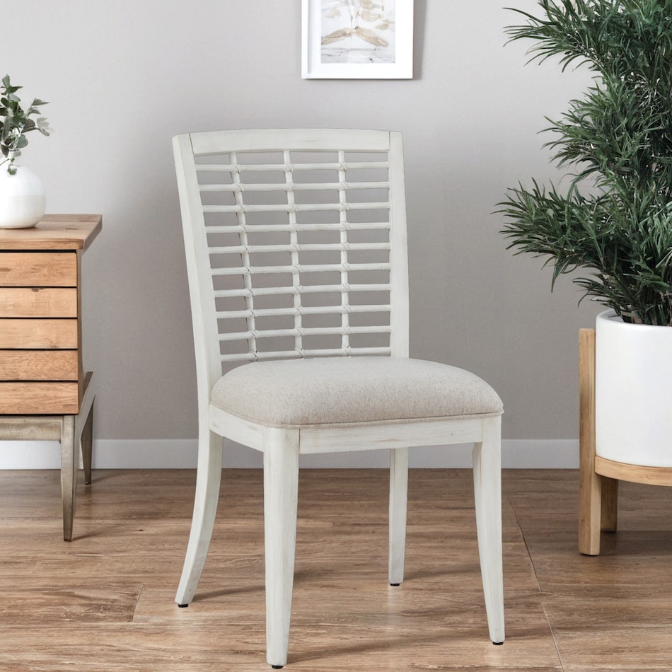  white chair   