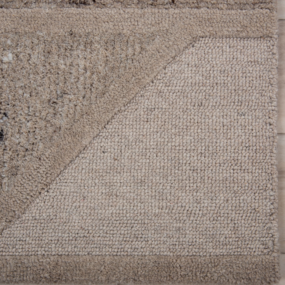  brown rugs   rug pads x  