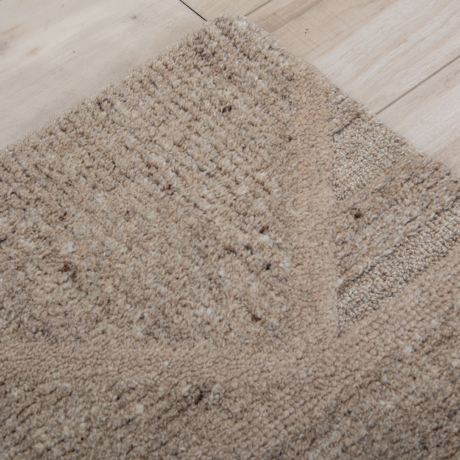  brown rugs   rug pads x  