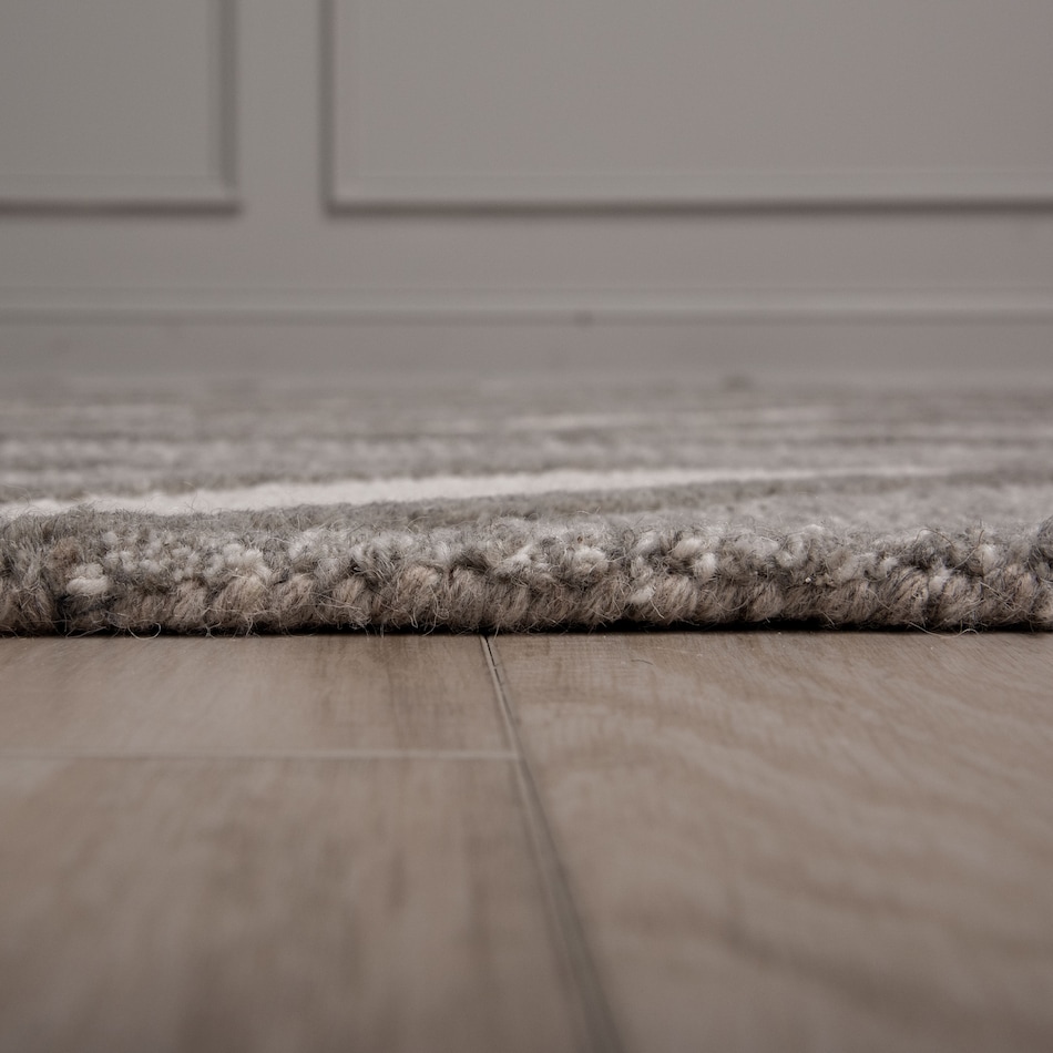  brown rugs   rug pads x  