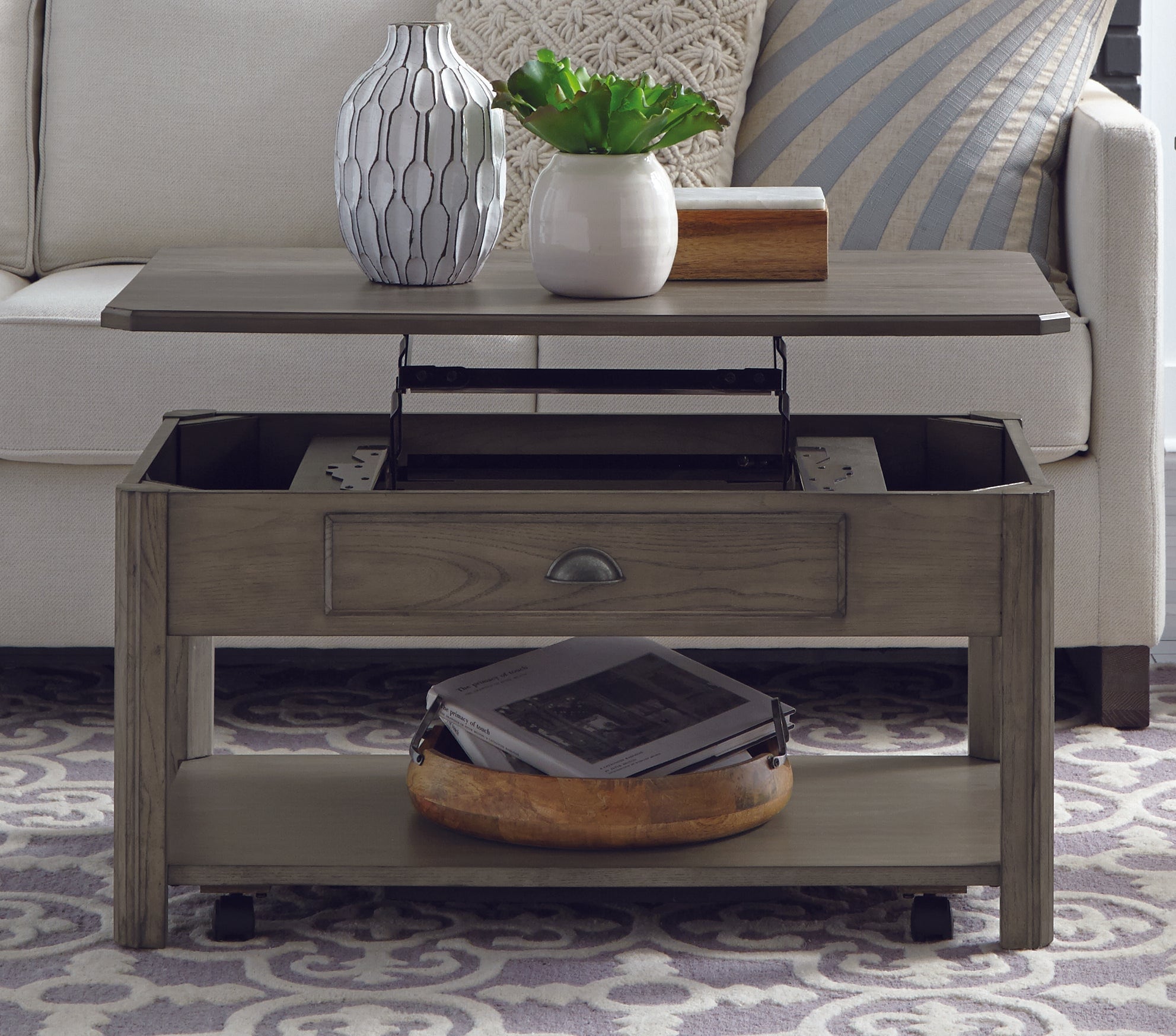 Lakeland Oak Lift Top Cocktail Table